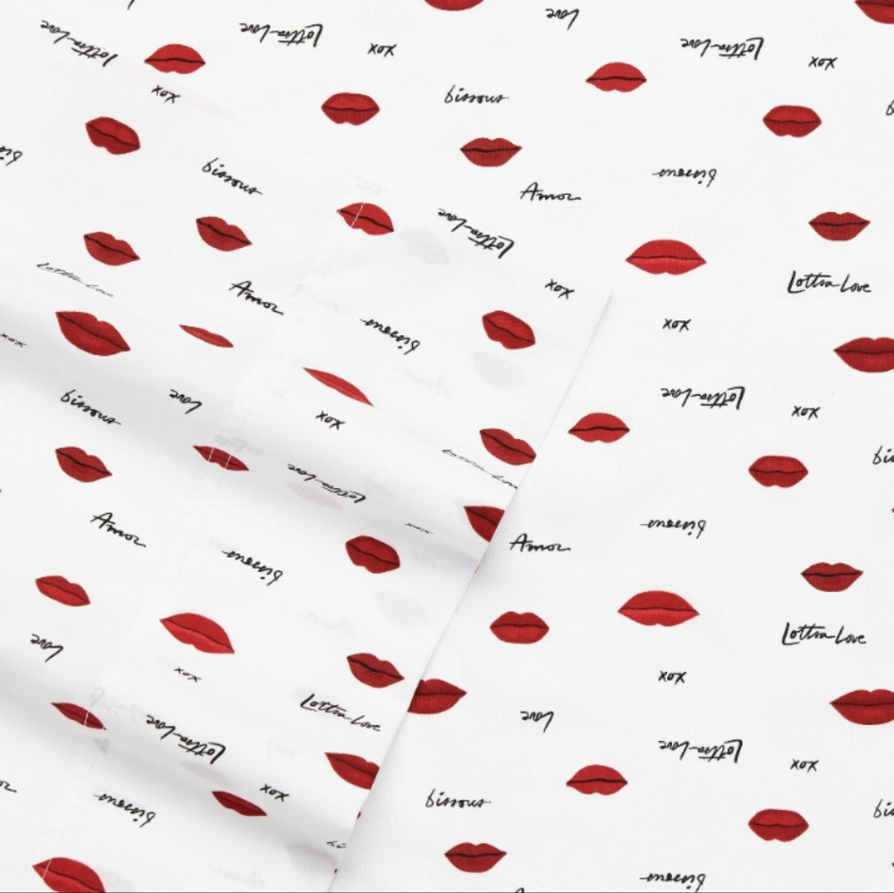 Betsey Johnson Lotta Love Lips Twin Sheet Set